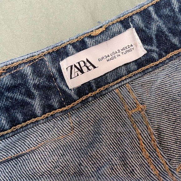 Zara High Rise Straight Leg Jeans ✨NWOT✨- Medium Wash- 2 - Picture 3 of 4